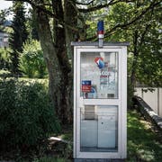 Kreative Umnutzung: Der Quartierverein St. Fiden-Neudorf sähe in dieser Telefonkabine an der Rehetobelstrasse 30 gern eine kleine Bücherei. (Bild: Michel Canonica)