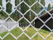 Zäune umranden das Gelände der Justizvollzugsanstalt Pöschwies. Der Angeklagte befindet sich seit Februar 2016 dort im vorzeitigen Strafvollzug. (Bild: Ennio Leanza/Keystone)