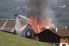 Das Haus steht in Flammen. (Leserbild: Xaver Husmann)