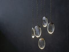 Kronleuchter mit inszenierten LEDs aus dem Atelier Orche.