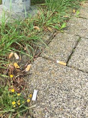 Zigarettenstummel an der Haltestelle Kurzrickenbach Seepark.