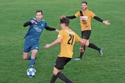 Nach zwei Niederlagen zum Auftakt der Frühjahrsrunde wird es für Neckertal-Degersheim Zeit, im Heimspiel gegen Aadorf endlich die ersten Punkte einzufahren. Hinten rechts Stephen Bosshard. Vorne mit der Nummer 21 Ramon Felix. (Bild: Beat Lanzendorfer)