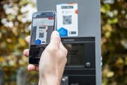 Parkieren in der Stadt St.Gallen mit Hilfe der Bezahl-App «Twint». (Bild: Stadtpolizei St.Gallen - 12. November 2018)