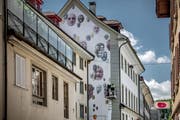 Das neue Wandbild am Maskenliebhaber-Haus am Löwengraben. (Bild: Pius Amrein, Luzern, 14. Mai 2019)