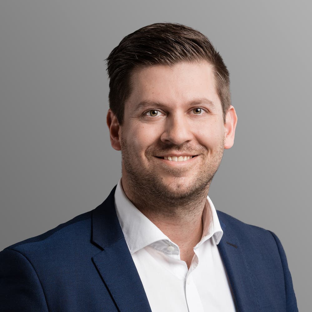 Dominik Blunschy, Ibach, Kantonsrat, Unternehmer, Msc ETH Inf.-Ingenieur, 1987. Motivation: «Mir liegt die Schweiz am Herzen. Es ist Zeit, Ideologien beiseite zu legen und die dringenden Baustellen in Bern endlich überparteilich anzupacken.»