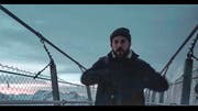 Ein Screenshot aus dem Musikvideo: Bligg auf dem Titlis-Cliff-Walk, einer Hängebrücke auf 3020 Meter über Meer. (Bild: Mathias Frei)