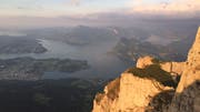 Dieser goldene Anblick war eben noch wolkenverhüllt. (Bild: ar)