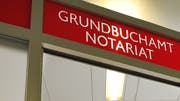 Wer ein Grundstück verkauft, braucht einen Notar. Die Gebühren sind in Kantonen wie Luzern und Nidwalden pauschal geregelt. (Bild: Corinne Glanzmann)