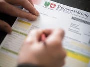 Rund 44 Millionen Franken haben 14 zusätzliche St. Galler Steuerkommissäre seit 2014 eingenommen. (Bild: Benjamin Manser)