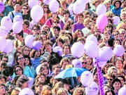 Deutliche Signale gesetzt: Der Zürcher Helvetiaplatz am Streiktag im Sommer 1991. (Bild: Walter Bieri/Keystone, Zürich, 14. Juni 1991)