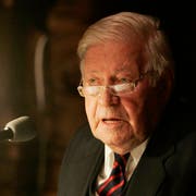 Der ehemalige Bundeskanzler Helmut Schmidt im Grossen Festsaal im Rathaus in Hamburg am Mittwoch, 13. September 2006. (Bild: AP Photo/Roland Magunia. pool)