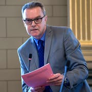 SVP-Stadtparlamentarier Erwin Böhi will mit einer dringlichen Motion erreichen, dass die amtlichen Publikationen der Stadt Wil möglichst alle Bürgerinnen und Bürger erreichen. (Bild: Regina Kühne)