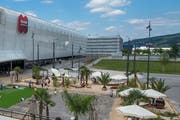 Geht es nach der Mall, soll der Kiesplatz (hinten rechts) als Parkfläche dienen. (Bild: Dominik Wunderli, Ebikon, 11. Juli 2018).