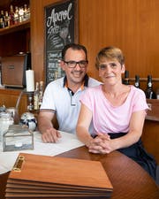 Andrea Kuster und Roger Spiess führen den «Hof Rotmonten».Bild: Ralph Ribi
