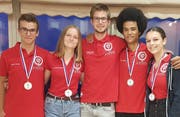 Das Schweizer Team an der diesjährigen Geographie-Olympiade in Hongkong (von links): Tobias Vetter und Anna-Lena Hatzold von der Kanti am Burggraben in St.Gallen sowie Yannik Friedli, Carlo Mühlemann und Julia Gschwind. (Bild: PD)