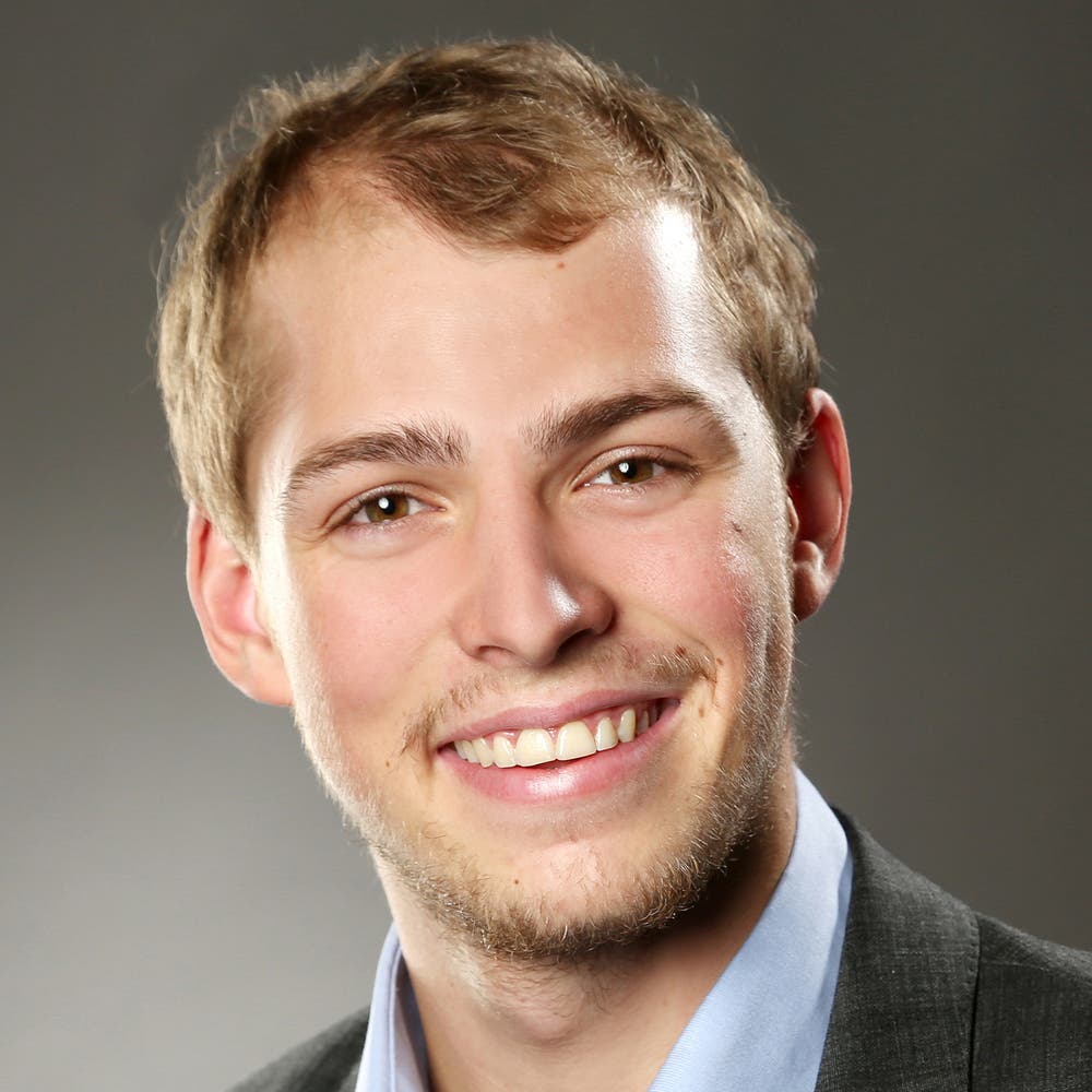 Robert Hendrik von Dewitz, Oberarth, Germanistikstudent, 1995. Motivation: «Ich möchte mich dafür einsetzen, dass das Einbürgerungsverfahren fairer wird. Alle Menschen sollten die gleichen Chancen und Möglichkeiten haben.»