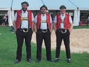 Die Ostschweizer Kranzschwinger beim Baselstädtischen Kantonalen, von links: Daniel Bösch, Zuzwil, Marcel Kuster, Appenzell, und Martin Roth, Waldstatt. (Bild: PD)