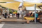 Der Ebnat-Kappler Frischmarkt wird auch dieses Jahr wieder regelmässig auf dem Bahnhofplatz durchgeführt. (Bild: Sascha Erni)