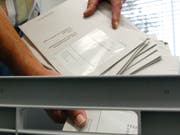 Es sind mehr Wahlcouverts eingegangen als letztes Jahr. (Bild: Christoph Imseng)