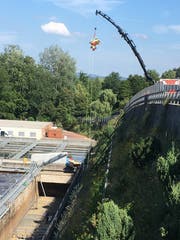 Die Rettungsaktion der Behörden in Cham. Bild: PD/Zuger Polizei