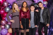 Die Siegerin mit den Jury-Mitgliedern Fabienne Wernly, Flavio Rizzello und Luca Hänni.