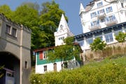 Das grün-weisse Jägerhaus beim Château Gütsch wird saniert. (Archivbild Luzerner Zeitung)