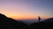 Am Abend vor der grossen Tour geniesst Beat Boller die Stimmung auf der Selunalp. (Bild: PD)
