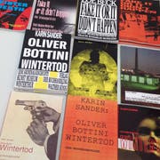 Statt eines Katalogs zur Ausstellung gibt es zwei Krimis (Bild: Christina Genova)