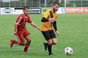 Ziko Gajic (links) hofft auf die Unterstützung von Neckertal-Degersheim-Captain Stephen Bosshard. Ohne fremdes Zutun wird sich der FC Bütschwil nicht in der 3. Liga halten können. (Bild: Beat Lanzendorfer)