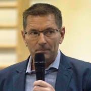 Heinz Fehlmann erläutert den Ergänzungsantrag