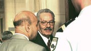 Dem früheren algerischen Verteidigungsminister Khaled Nezzar wird vorgeworfen, während des algerischen Bürgerkriegs an systematischen Folterungen, Morden und Zwangsverschleppungen beteiligt gewesen zu sein. (Amel Pain/AP, Paris, 1. Juli 2002)