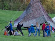 Zelte aufbauen oder selbst ein Feuer entfachen – das ist es, was Pfadfinder seit eh und je begeistert. (Bilder: PD)