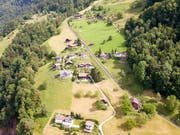 Der Rigiweg in Vitznau, hier bei der Station Mittlerschwanden der Rigibahnen. (Bild: Roger Grütter, 28. Mai 2018)