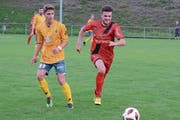 Bazenheid bietet sich am Samstag im Direktduell die Chance, mit einem Sieg bis auf einen Punkt zu Spitzenreiter Rüti aufzuschliessen. Rechts Christoph Gebert, der mit seinen Leistungen massgeblich zum Toggenburger Höhenflug beigetragen hat. (Bild: Beat Lanzendorfer)
