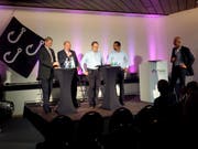 Die Gemeinderatskandidaten am Podium in Emmen (von links): Patrick Schnellmann (CVP), Felix Müri (SVP), Vital Burger (Forum Emmen), Brahim Aakti (SP) und Moderator Andréas Härry. (Bild: Beatrice Vogel, 30. August 2018)