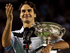 Australian Open 2007: Federer s. Gonzalez 7:6 (7:2), 6:4, 6:4Als erster Spieler seit Björn Borg 1980 in Paris gewinnt Federer ein Grand-Slam-Turnier ohne Satzverlust. «Solche Rekorde zu egalisieren, ist immer etwas Schönes.» Dabei wird es im Final selber durchaus eng. Finalgegner Fernando Gonzalez kommt im ersten Satz zu Satzbällen, nutzt sie aber nicht. «Ich glaube, ich habe diese Situation gut gelöst», so Federer danach. Danach siegt er souverän. Es ist das bisher einzige Mal, dass Federer in Australien die Titelverteidigung gelingt, insgesamt ist es Federers zehnter Grand-Slam-Titel.