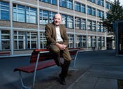 Andreas Heinecke vor der Liegenschaft Gartenstadt 2A auf dem LG-Areal, dem zukünftigen Modi. (Bild: Stefan Kaiser (Zug, 27. September 2018))