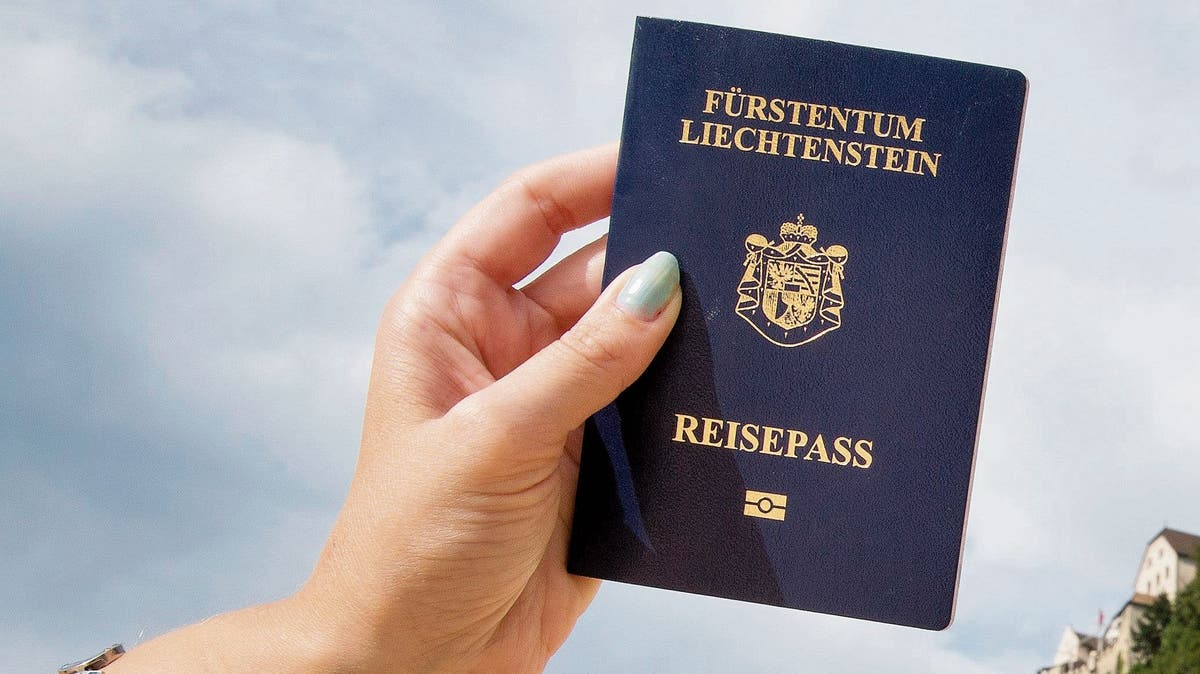 Ein Blauer Und Ein Roter Pass Liechtenstein Will Doppelburger Gestatten St Galler blatt