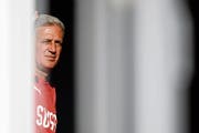 Er hat in der Schweizer Nationalmannschaft die Wirkung eines Familienoberhaupts: Vladimir Petkovic (54). Bild: Laurent Gillieron/Keystone (Toljatti, 28. Juni 2018))