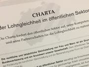 Stein des Anstosses: Die «Charta der Lohngleichheit im öffentlichen Sektor». (Bild: Urs Brüschweiler)