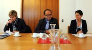 Steuerverwalterin Marianne Nufer (von links), Landammann Josef Hess und Finanzdirektorin Maya Büchi. Bild: Markus von Rotz (Sarnen, 21.8.2019)