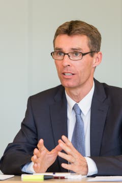 Landesweit ist vielen sein Vater noch bekannt: Thomas Pfisterer, alt Bundesrichter und alt Ständerat. Nun sucht auch der kantonale FDP-Präsident Lukas Pfisterer sein Glück in Bern. (Bild: Aargauer Zeitung)
