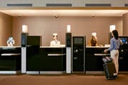 Das Henn-na Hotel in Sasebo wurde 2015 eröffnet. Es war das erste Roboterhotel der Welt. Bild: EPA (Sasebo, 16. Juli 2015)