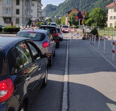 Die geschlossene Ampel beim Karli-Kreisel trägt auch zu Stau bei. .(Bild Markus von Rotz)