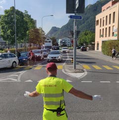 Wegen vieler Autos kaum Arbeit für den Verkehrslenker: Die Autos blockieren sich gegenseitig. (Bild Markus von Rotz)