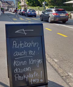 Das «Steinböckli »hat eine eigene Lösung fürs Problem. (Bild Markus von Rotz)
