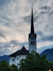 Der Kirchturm von Alpnach.(Bild: Markus von Rotz (Alpnach, 7. Juni 2018))