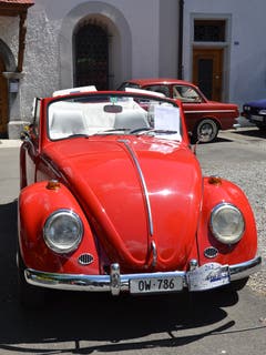 Oldtimer in allen Farben... (Bild: Franziska Herger, Sarnen, 8. Juni 2019)