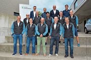 OK-Präsident Simon Schlumpf (vorne links) und sein zehnköpfiges Team feuerten am Mittwoch zusammen mit den Vertretern der Sponsoren den Startschuss zum Sport-Fit-Tag 2020 ab. Er findet am 16. Mai in Wattwil auf den Sportanlagen Grüenau und Schomatten statt. (Bild: Beat Lanzendorfer)