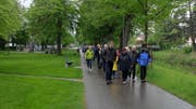 Abmarsch Richtung Kartause: Die Blutdruck-Walker im Lindenpark in Frauenfeld. (Bild: Stefan Hilzinger)